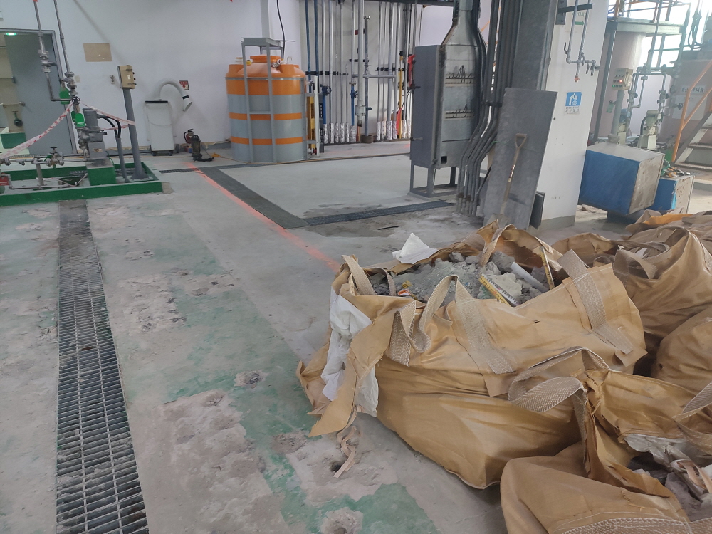 공사 공사의 섬세한 마무리가 인상적인 현장 현장입니다. (백옥동에서, 장비를) · 현장의 분위기를 그대로 담아낸 장면입니다.